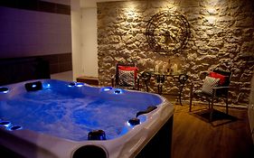 Aux Berges de l'Aveyron-Maison by Logis